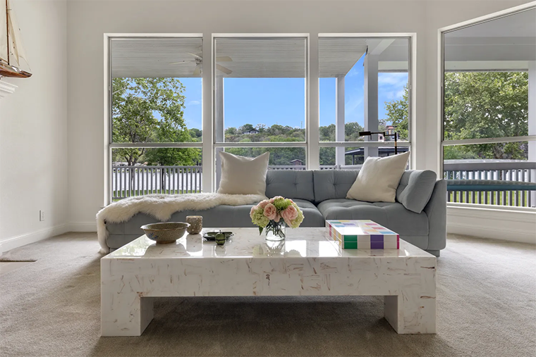 Livingroom-with-view